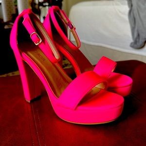 New Hot Pink Platform Heels! Size 6.